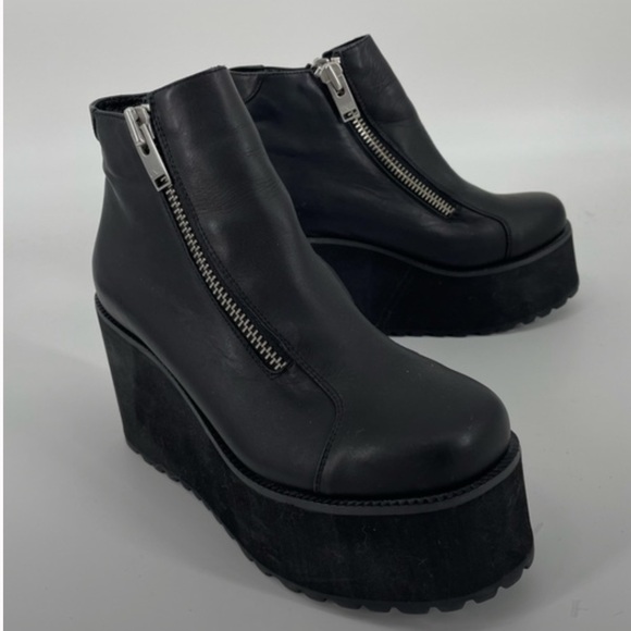 UNIF Daria 
•Black Platform
•Ankle Boots 
•Size 7
•100% leather upper
•zippers - Picture 1 of 10